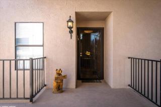 Red Rock Retreat - 2