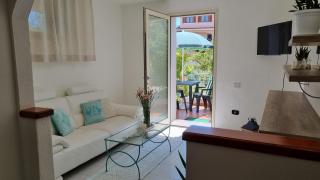 Appartamento in villa con veranda privata e parcheggio gratuito - Olbia - 9