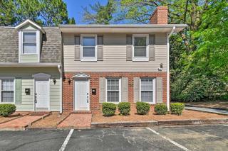 Downtown Southern Pines Townhome with Deck! - Southern Pines - 8