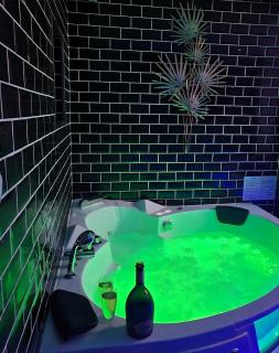 Appartement jacuzzi Gold&Night - Verneuil d’Avre et d’Iton - 9