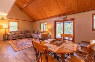 Cherokee Lake Cottage by Staycating - Jefferson City - 3