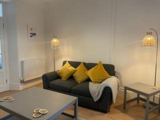 Heathcliff - 5 Bedroom House in Town Centre - 3