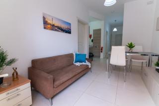 Seaside Cosy Maisonette @ Marsaskala - 2 mins walk from sea - Marsaskala - 1