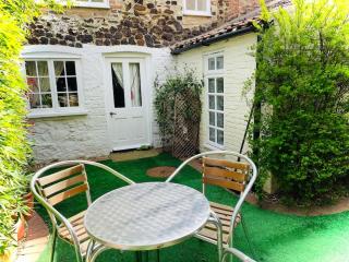 The Beehive, ground floor apartment in Norfolk, no shared amenities - 0