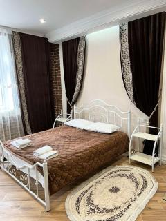 Lavender Night Apartments - Chernivtsi - 3