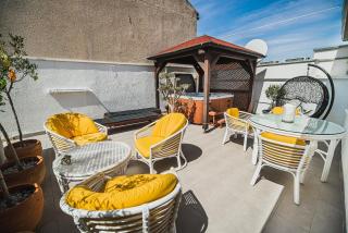 Downtown Luxury Apartments with Hot Tub - 4
