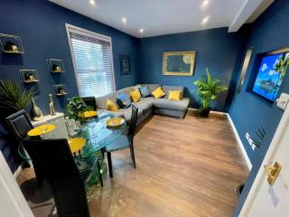 Cozy Two Bedroom - A Stroll from Gardens to Beach - With Parking - Bournemouth - 9
