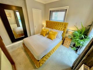 Cozy Two Bedroom - A Stroll from Gardens to Beach - With Parking - Bournemouth - 5