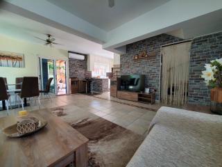 Villa - Sleeps 6 free parking & heated pool - 3