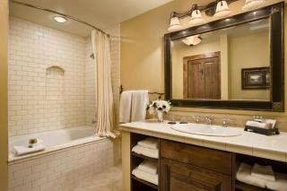 The Rusty Parrot Lodge and Spa - 8