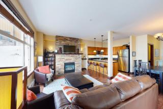 The Crescent 104 - 5