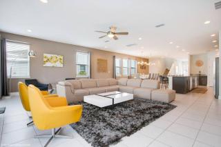 Stylish Family Home Private Pool/Spa 10min Disneyworld Sleeps 22 - Orlando - 3