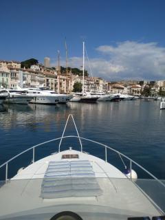 Ferretti 36 ' Bateau à Quai Vieux-Port Cannes Festival La Croisette - Cannes - 2