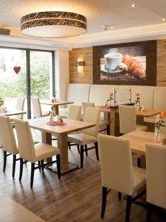 Alpenflair Hotel - Buchloe - 8
