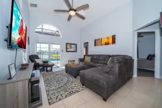 South Facing Pool with Stunning Lake View - Family Friendly Home - Nr Disney - 7