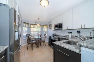 South Facing Pool with Stunning Lake View - Family Friendly Home - Nr Disney - 4