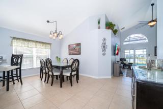 South Facing Pool with Stunning Lake View - Family Friendly Home - Nr Disney - 2