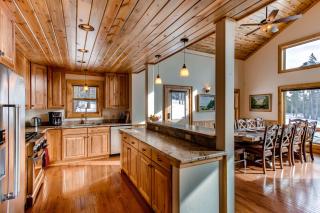 PURE LUXURY with Hot Tub, Pool Table and Sauna plus Wet Bar - Chessetts Lodge - 3