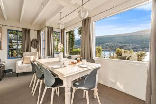 Sunny Lakeview Villa - Queenstown - 7