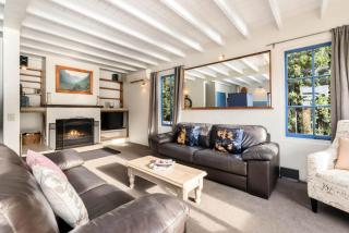 Sunny Lakeview Villa - Queenstown - 3