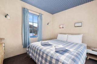 Sunny Lakeview Villa - Queenstown - 1