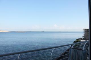 A Seafront Home away from home - St Paul's Bay - 8