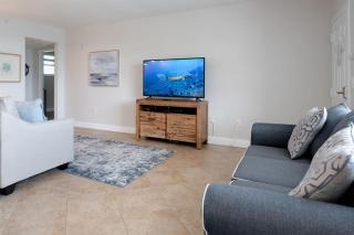 NEW Beach Condo 5 min walk to the Beach Sleeps 9 - Clearwater Beach - 3