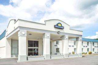 Days Inn by Wyndham Roanoke Near I-81 - Roanoke - 9