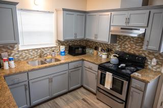 Fabulous King Size Bed in a Gated Neighborhood! - Edinburg - 6