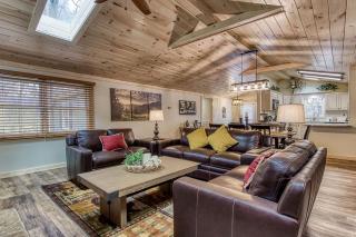 Whispering Winds, Hot Tub, Game Room, WIFI, 1089 FREE tickets each paid day, Dollywood and More - Gatlinburg - 9