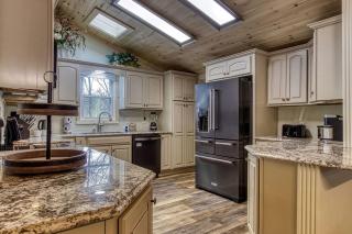 Whispering Winds, Hot Tub, Game Room, WIFI, 1089 FREE tickets each paid day, Dollywood and More - Gatlinburg - 5