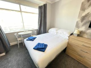 Large Ground Floor Studio Holiday Apartment Skegness - Flat 12 - Lincolnshire - 7