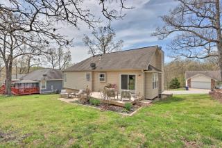 Less Than 1 Mi to Marina Family-Friendly Osage Beach Home - Osage Beach - 0