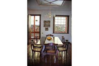 Linda casa colonial em meio a natureza - Correas - 1