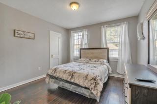 Comfy pet friendly home in Jacksonville mins to downtown’s - 1