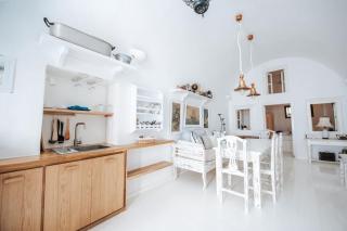 Astrea Suites "Ostria Cave Villa-outdoor Jacuzzi" - 4