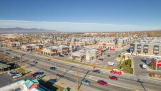 Classy Modern Townhome with Pool, Hot Tub and More! - 2