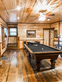 Stone Mountain Lodge 5000sqft 6 Bed Game Room Pool Table Hot Tub - Broken Bow - 7