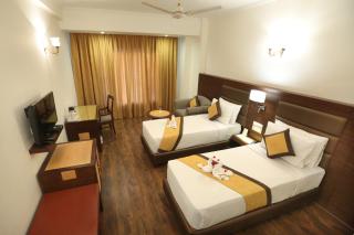 Hotel Meraden Grand - Varanasi - 9