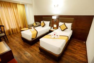 Hotel Meraden Grand - Varanasi - 5