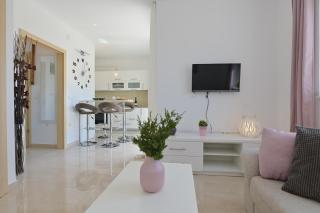 Sunny apartment with Private Pool - 9