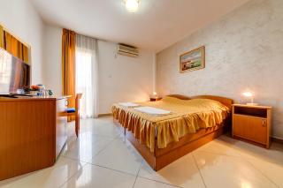 Garni Hotel S Coast - 8