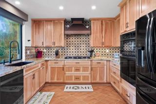Spectacular condo with private golf privileges includes golf cart on Monterey Country Club !! - Palm Desert - 5