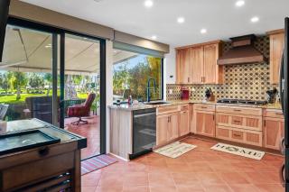 Spectacular condo with private golf privileges includes golf cart on Monterey Country Club !! - Palm Desert - 3