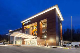 La Quinta Inn & Suites by Wyndham Middletown-Goshen - Middletown - 0