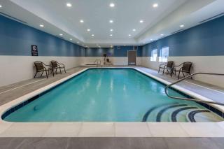 La Quinta Inn & Suites by Wyndham Middletown-Goshen - Middletown - 2