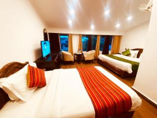 Hotel Royal Classic @ Mall Road Mussoorie - Mussoorie - 9