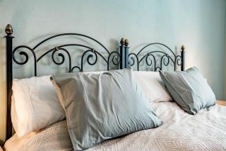 Amazing 2-Bedroom Retreat in Nueva Andalucia, Steps from Centro Plaza - Marbella - 2