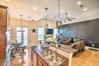 Pet-Friendly Houston Home - 3 Mi to NRG Stadium! - Houston - 4
