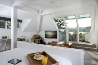 The Sanctuary with stunning Lake Views - 6